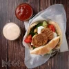 Falafel pita görögsalátával 2